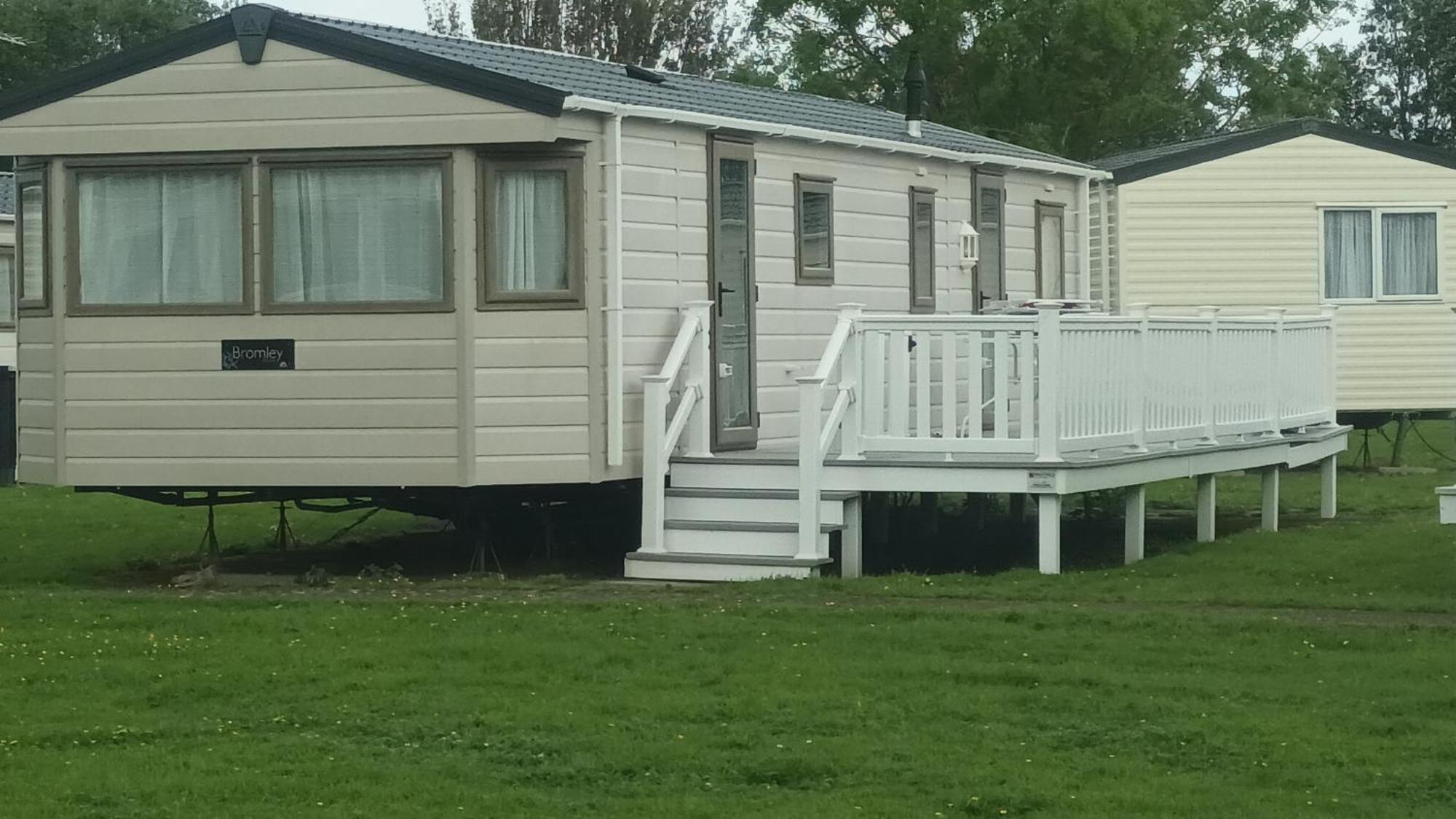 Butlins Minehead Caravan 120 River Cove Passes Included Hotel Exterior photo